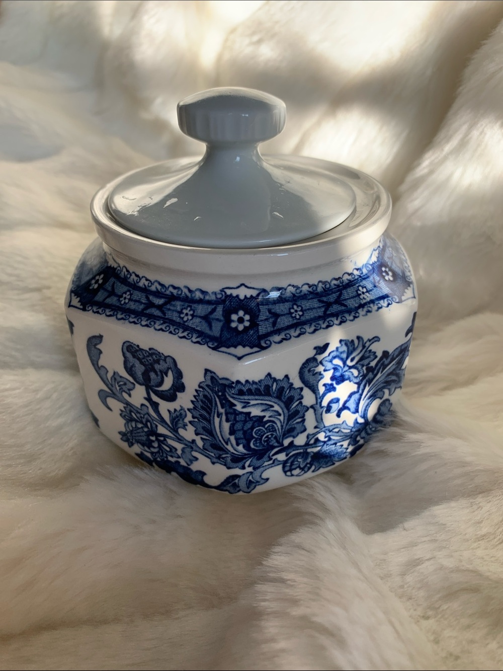 Vintage Ridgeway ironstone Jacobean sugar bowl with lid